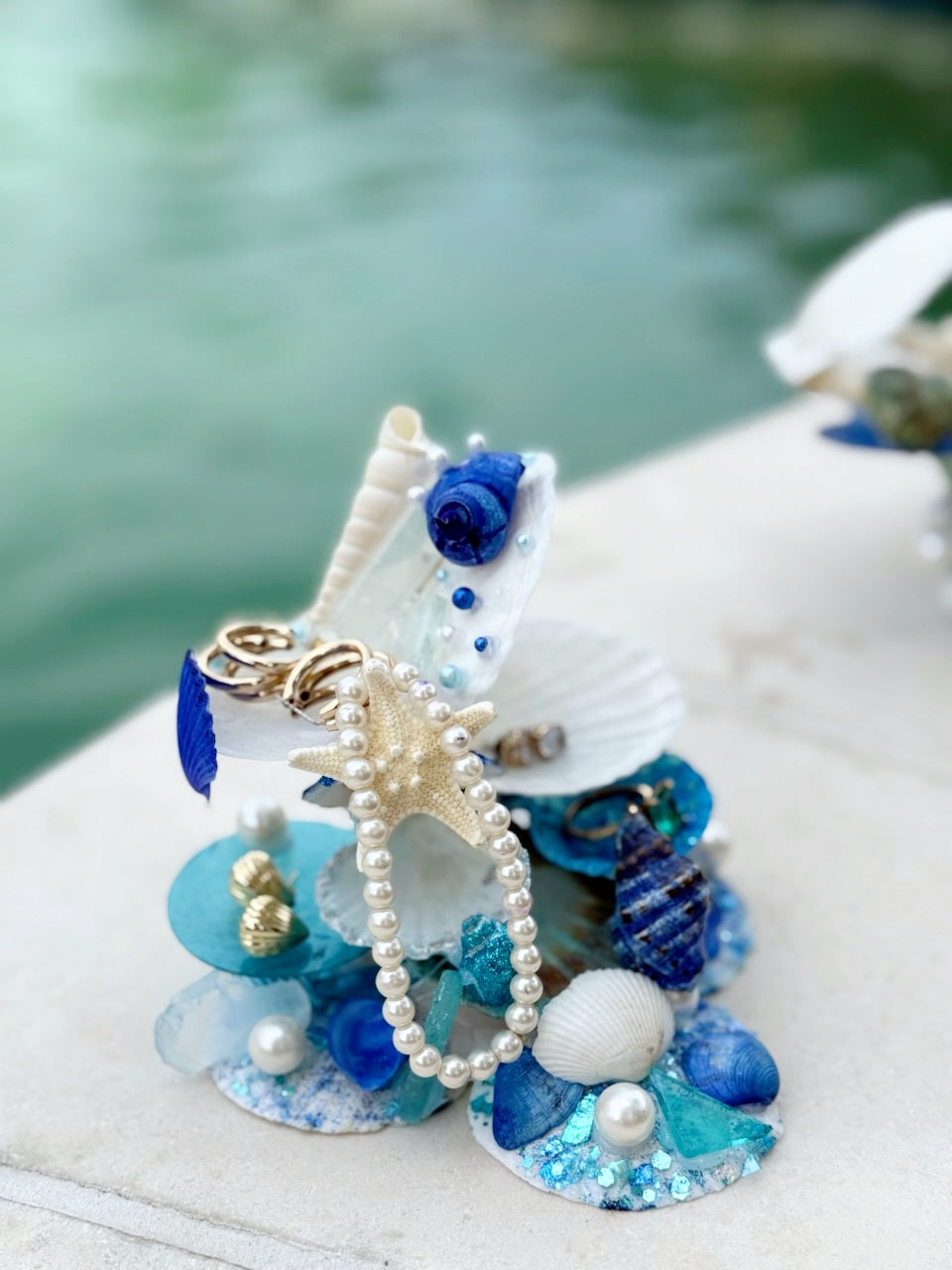 Blue Seashell Jewelry Holder – Mermaid Trinket Stand with Pearls & Ocean-Inspired Shells