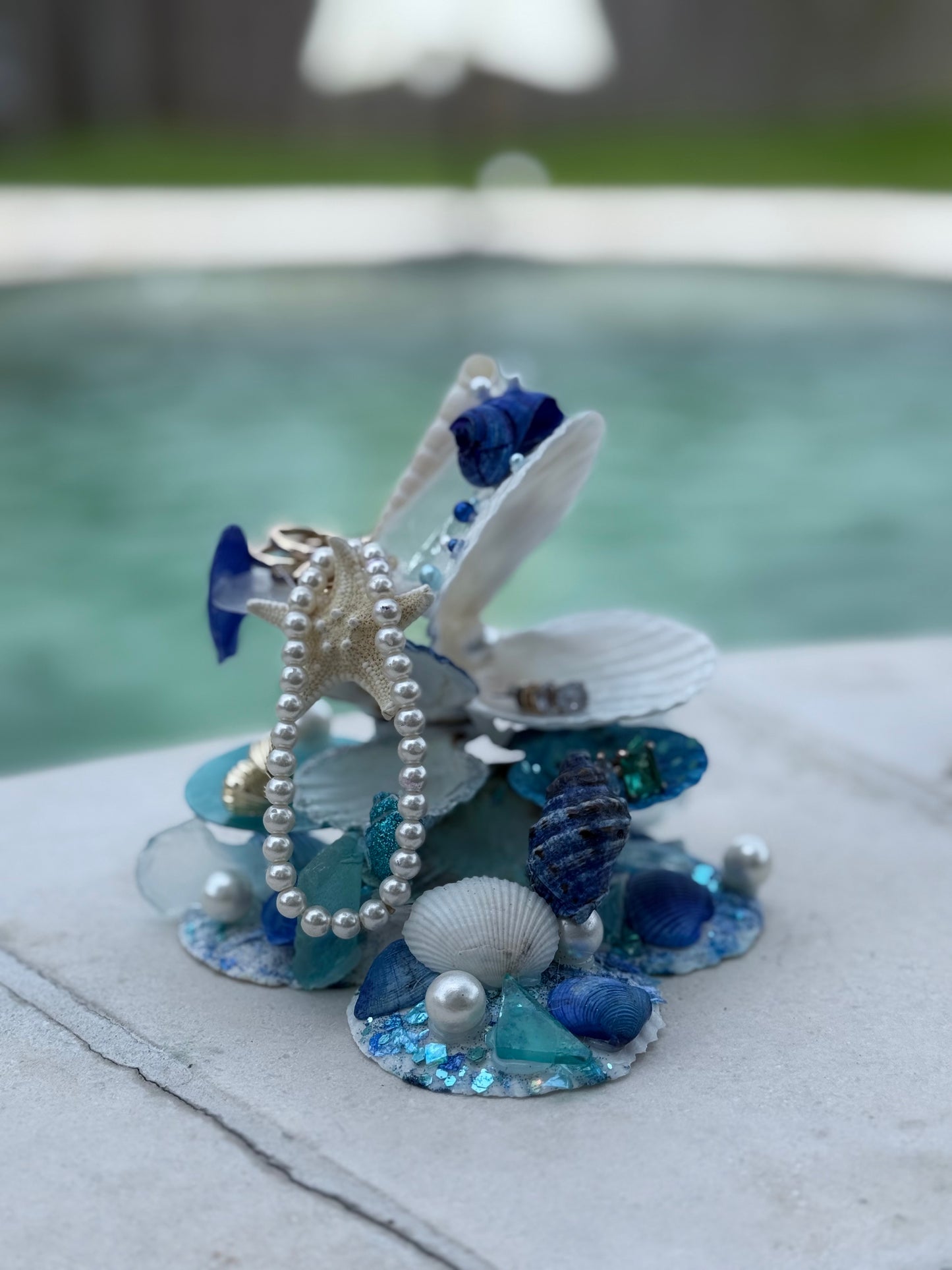 Blue Seashell Jewelry Holder – Mermaid Trinket Stand with Pearls & Ocean-Inspired Shells