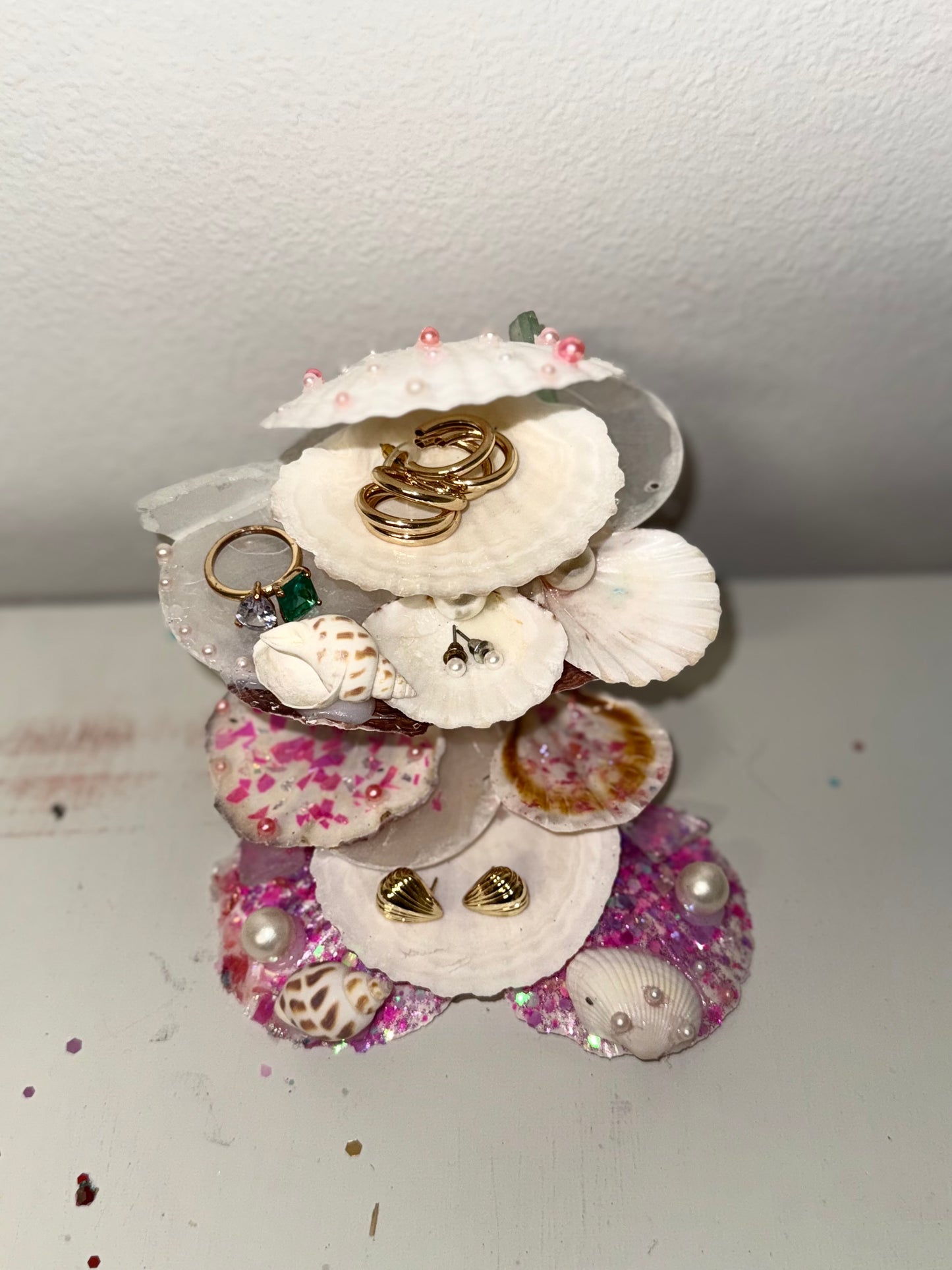 Pink Seashell Jewelry Holder – Tiered Trinket Stand with Pearls, Glitter & Coastal Charm