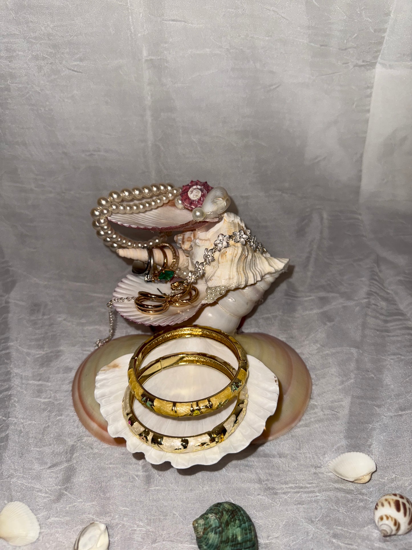 Pearl Bloom Seashell Jewelry Stand