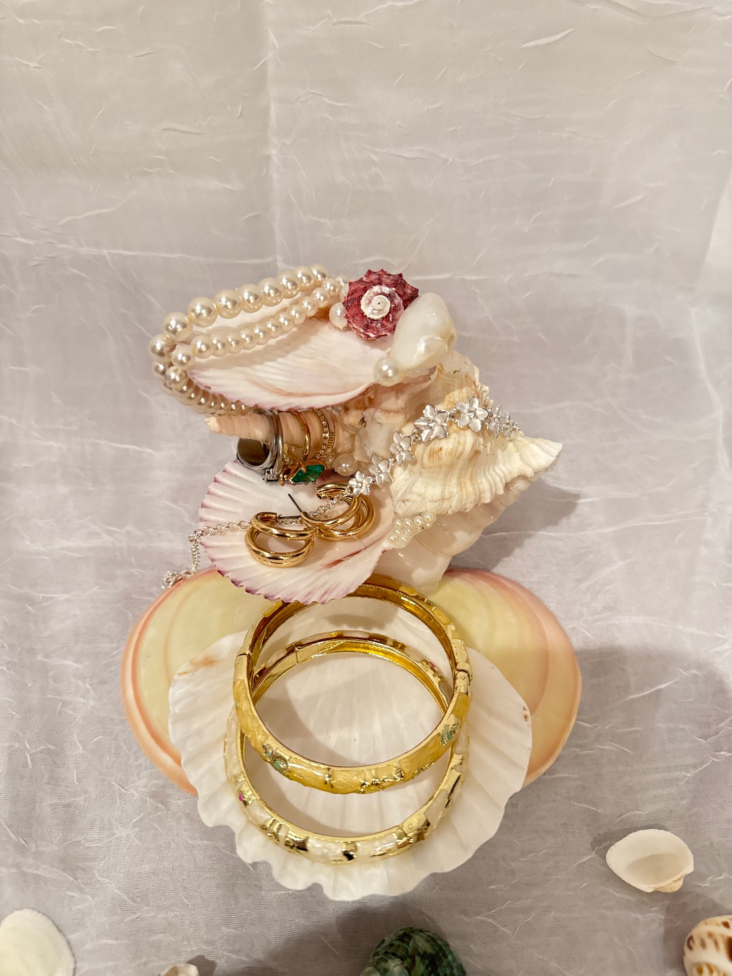 Pearl Bloom Seashell Jewelry Stand