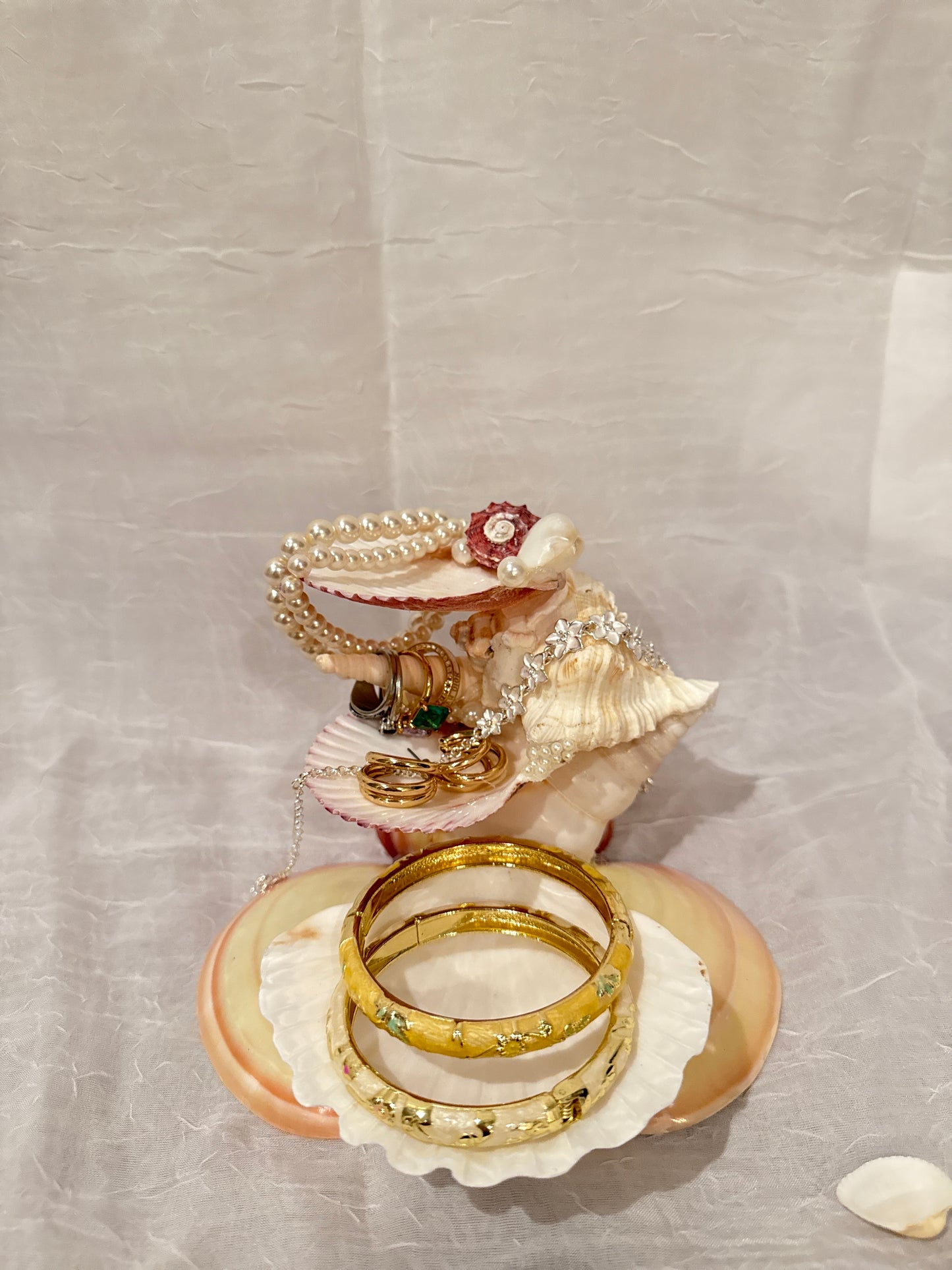 Pearl Bloom Seashell Jewelry Stand