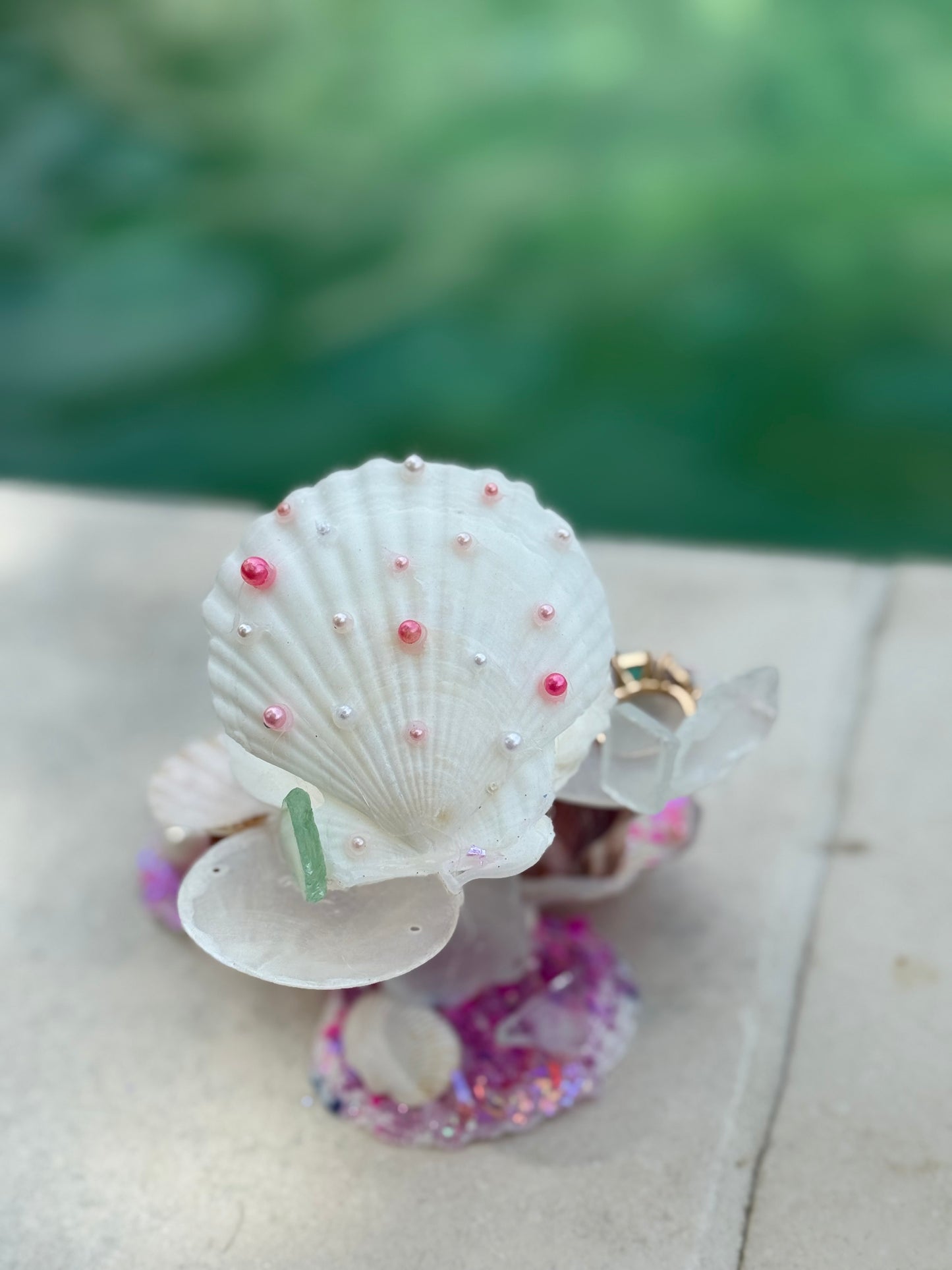Pink Seashell Jewelry Holder – Tiered Trinket Stand with Pearls, Glitter & Coastal Charm
