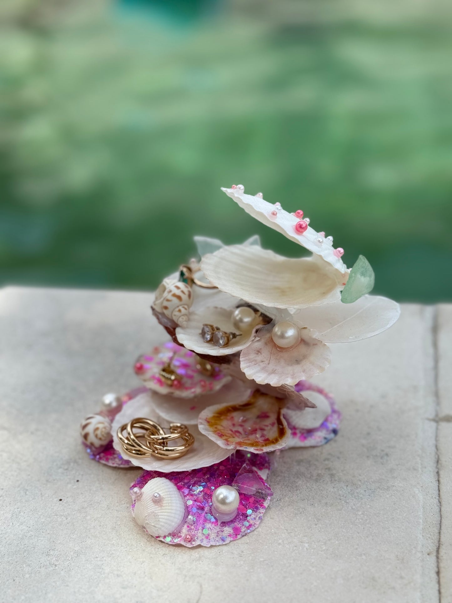 Pink Seashell Jewelry Holder – Tiered Trinket Stand with Pearls, Glitter & Coastal Charm